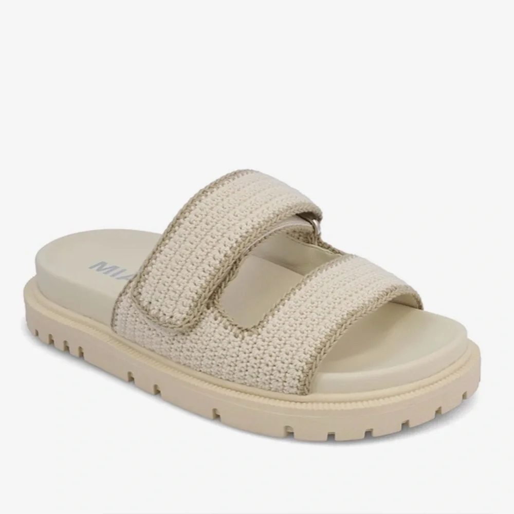 Mia Gabri Crocheted Slip-on Sandals in Bone, Size 8.5. - Picture 6 of 12